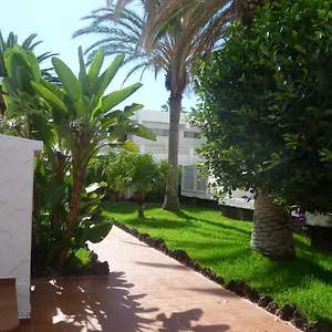 https://elana-apartments.adeje-hotels.com
